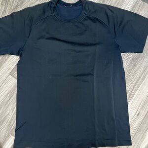 Men’s navy Short Sleeve lululemon shirt M